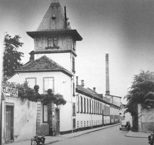 Clinique 1931 (2) Clinique 1931 (2)